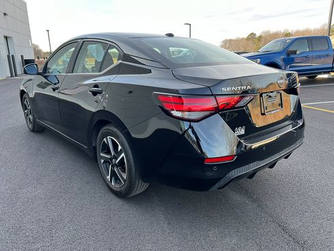 Used 2025 Nissan Sentra SV image 3