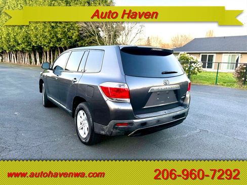 Used 2013 Toyota Highlander 4WD w/ Cold Weather Pkg image 5