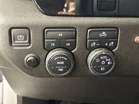 Used 2024 Chevrolet Silverado 2500 LT w/ Convenience Package image 19