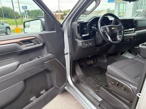 Used 2023 Chevrolet Silverado 1500 LT AWD/4WD image 43