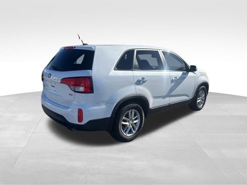 Used 2015 Kia Sorento LX image 5