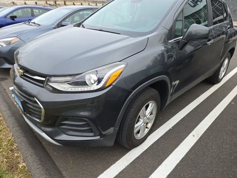 Used 2018 Chevrolet Trax LT w/ Sun & Sound Package image 5