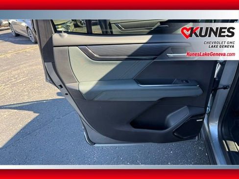 New 2026 GMC Acadia AT4 w/ LPO, Floor Liner Package image 15
