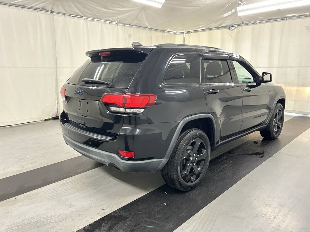 Used 2018 Jeep Grand Cherokee Laredo AWD/4WD image 2