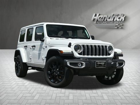 Used 2025 Jeep Wrangler Unlimited Sahara AWD/4WD image 2