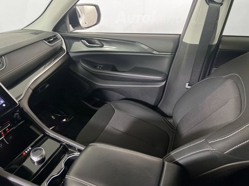 Used 2023 Jeep Grand Cherokee Laredo image 21