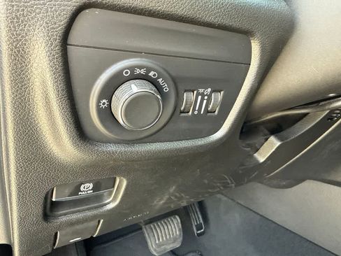 Used 2024 Jeep Grand Cherokee Laredo RWD image 22