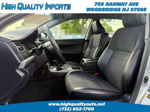 Used 2017 Toyota Camry SE FWD image 13
