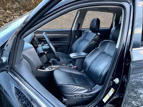 Used 2020 Mitsubishi Outlander SE image 23