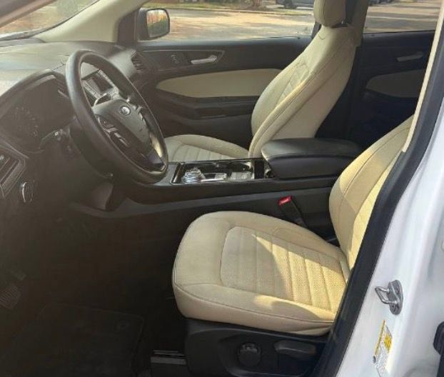 Used 2019 Ford Edge SE FWD image 3