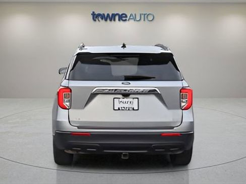 Used 2022 Ford Explorer XLT AWD/4WD image 4