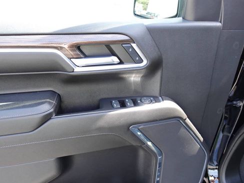 Used 2023 Chevrolet Silverado 1500 LT AWD/4WD image 17