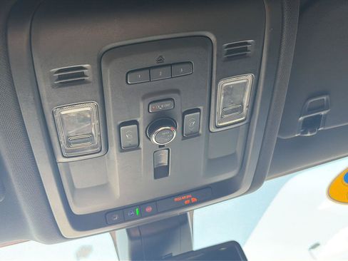 Used 2022 Chevrolet Suburban Premier AWD/4WD image 31