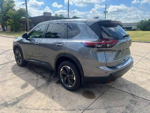Used 2024 Nissan Rogue SV FWD image 8