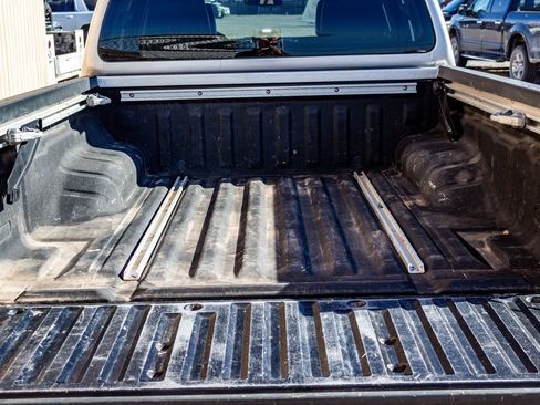 Used 2020 Nissan Frontier PRO-4X w/ Pro-4x Utility Package image 5