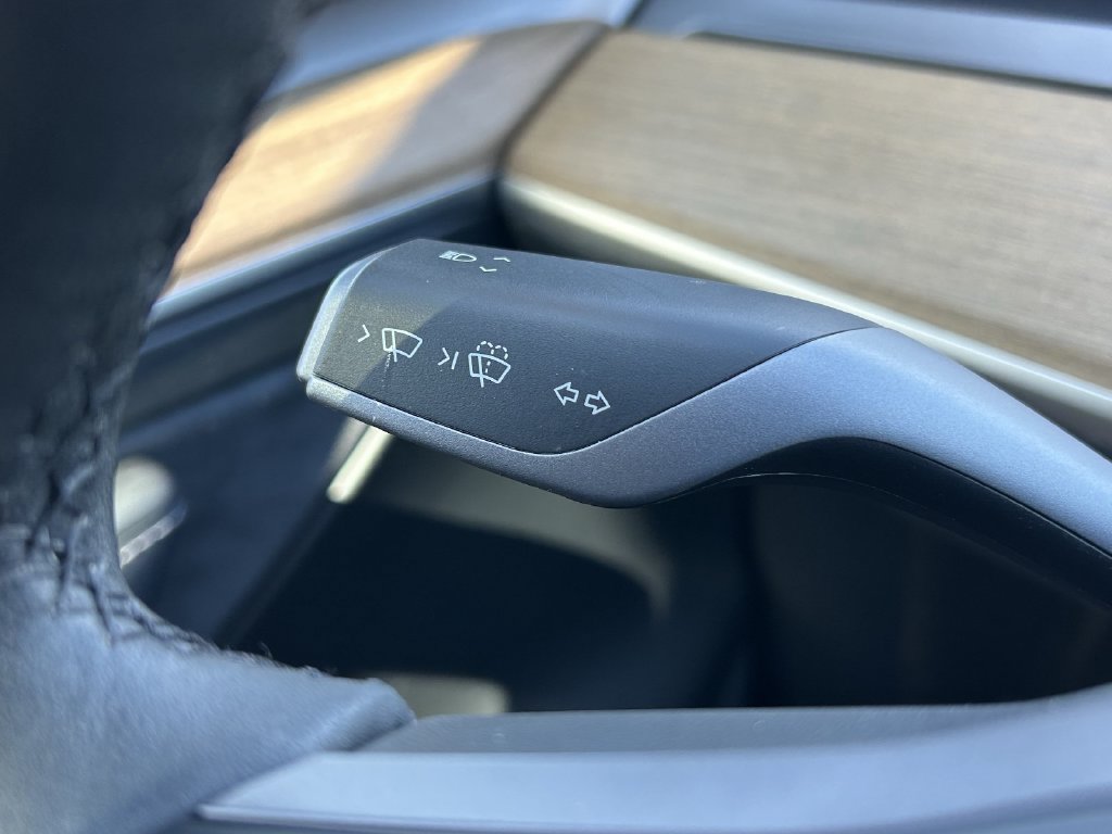 Used 2023 Tesla Model Y 2WD image 25