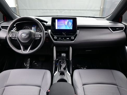 Used 2024 Toyota Corolla Cross SE image 16