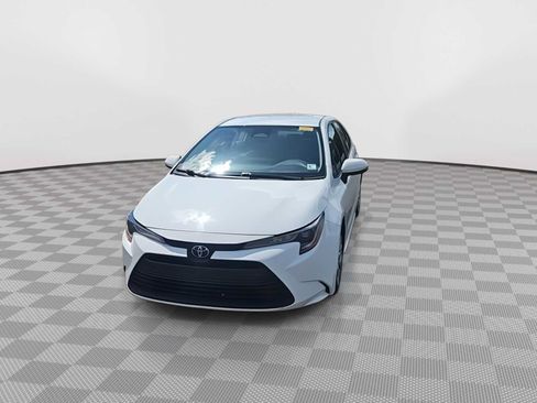 Used 2023 Toyota Corolla LE FWD image 3