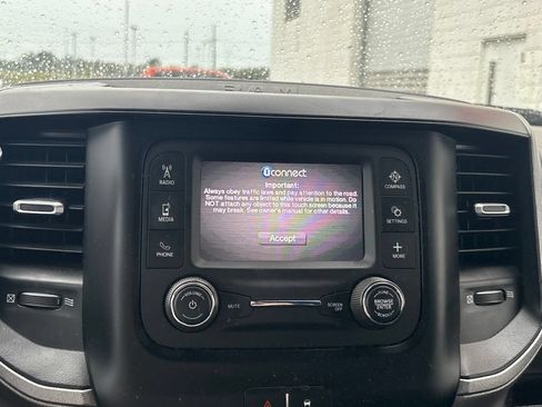 Used 2024 RAM 2500 Tradesman w/ Chrome Appearance Group AWD/4WD image 13