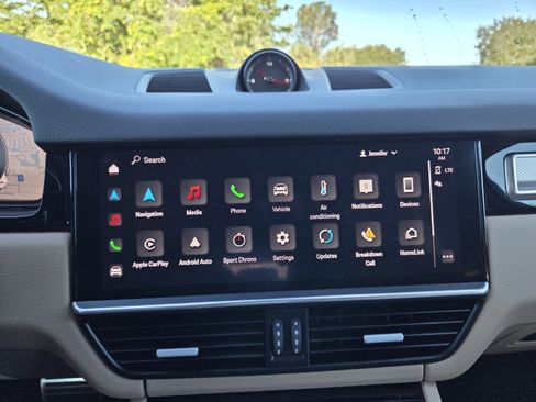 Used 2022 Porsche Cayenne S image 22