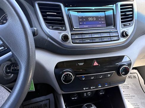 Used 2017 Hyundai Tucson SE image 6