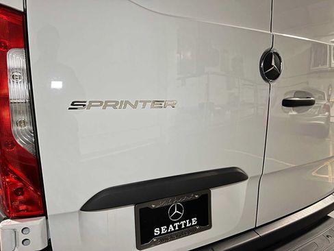 Used 2025 Mercedes-Benz Sprinter 2500 image 18