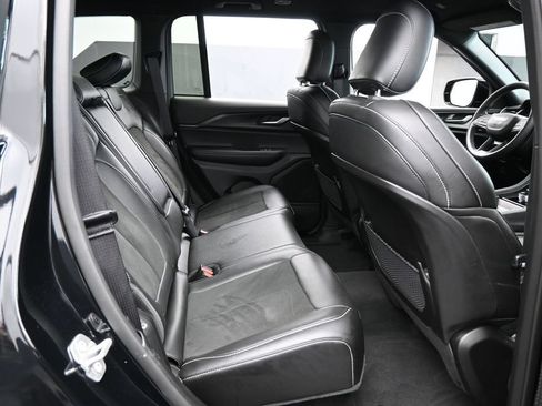 Used 2025 Jeep Grand Cherokee Altitude RWD image 26