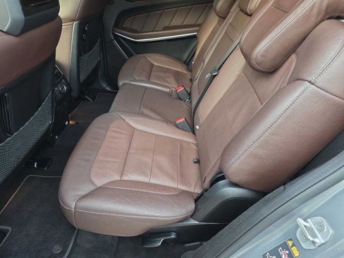 Used 2015 Mercedes-Benz GL 550 4MATIC image 18