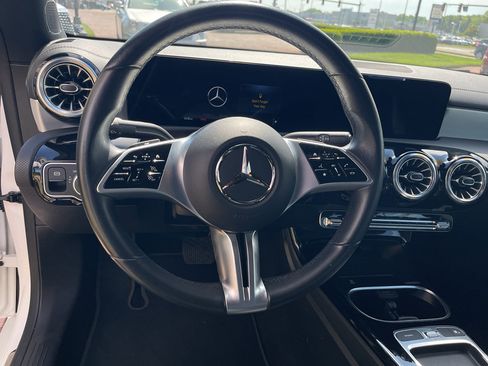 Used 2025 Mercedes-Benz CLA 250 4MATIC image 18