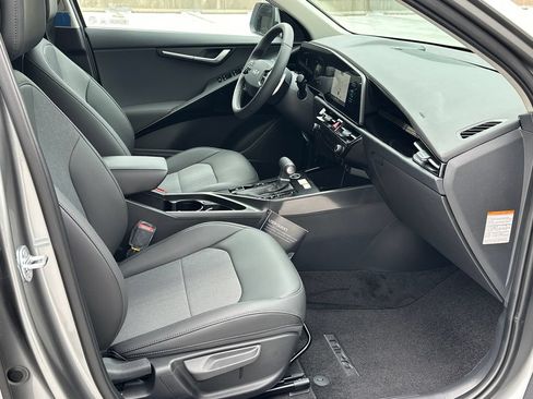 New 2026 Kia Niro EX FWD image 11