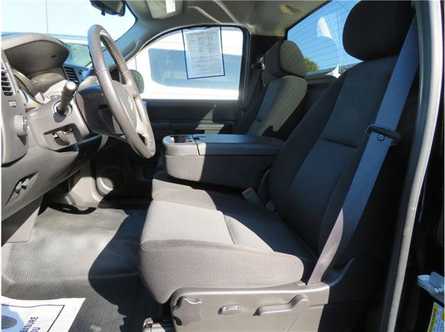 Used 2011 Chevrolet Silverado 2500 LT w/ Interior Plus Package AWD/4WD image 4