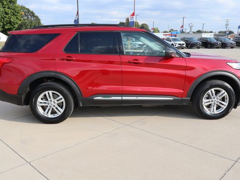 Used 2023 Ford Explorer XLT w/ Equipment Group 202A image 5