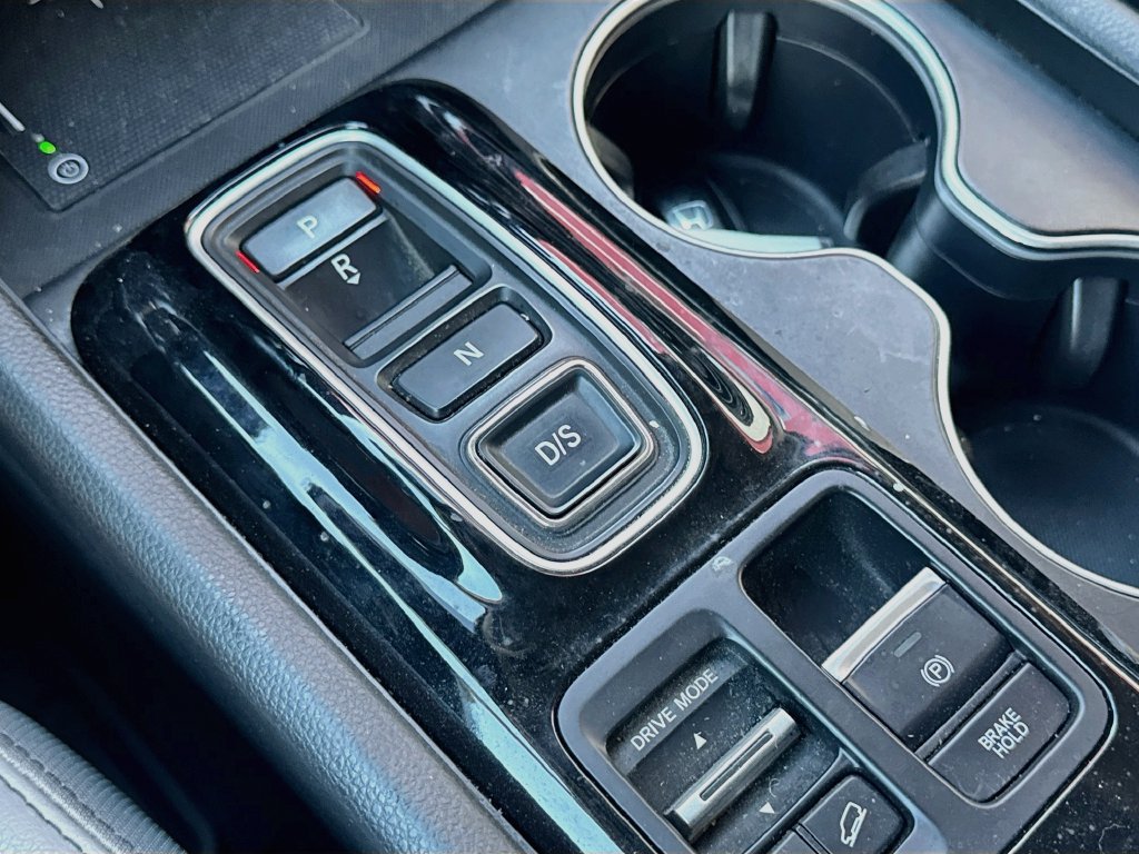Used 2025 Honda Pilot Touring image 17