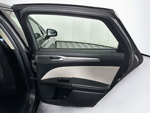 Used 2019 Ford Fusion SE w/ Equipment Group 151A image 28