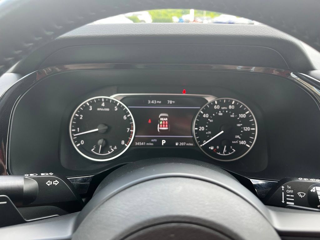 Used 2025 Nissan Pathfinder SV AWD/4WD image 12
