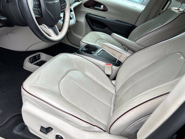 Used 2017 Chrysler Pacifica Limited FWD image 26