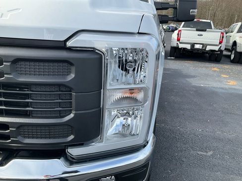 New 2026 Ford F250 XL w/ XL Chrome Package image 9