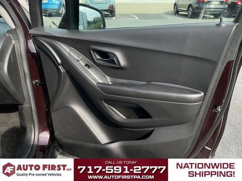 Used 2022 Chevrolet Trax LT w/ Premium Seat Package AWD/4WD image 14