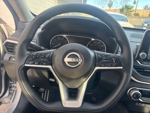 Used 2024 Nissan Altima 2.5 SV image 28