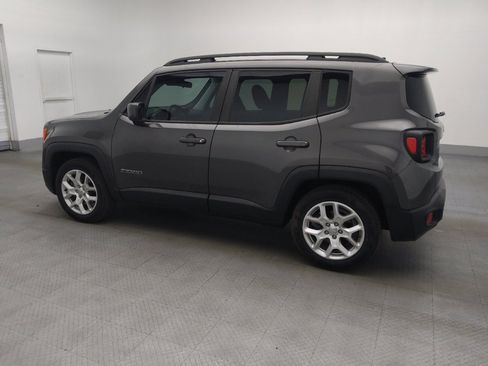 Used 2018 Jeep Renegade Latitude FWD image 3