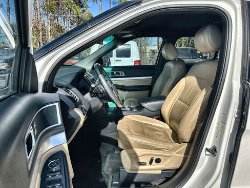 Used 2016 Ford Explorer XLT w/ Equipment Group 202A image 19