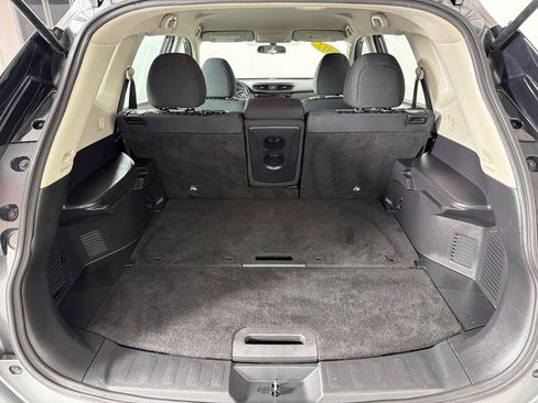 Used 2017 Nissan Rogue S image 19