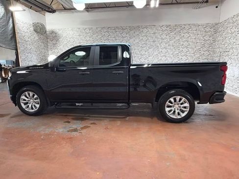 Used 2020 Chevrolet Silverado 1500 Custom w/ Custom Convenience Package RWD image 4