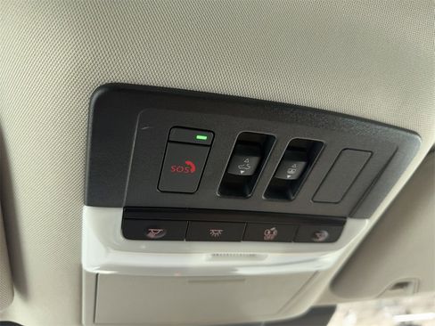 Used 2025 Nissan Pathfinder Platinum image 33