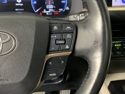 Used 2023 Toyota Crown AWD/4WD image 19
