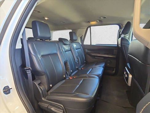 Used 2024 Ford Expedition XLT image 21
