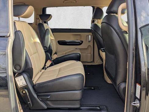 Used 2015 Kia Sedona SX image 18