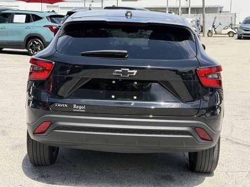 Used 2024 Chevrolet Trax LS w/ LS Convenience Package FWD image 6