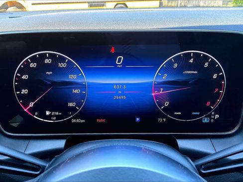 Used 2025 Mercedes-Benz GLC 300 image 26