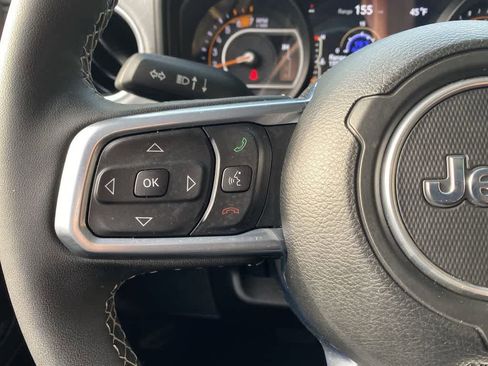 Used 2025 Jeep Wrangler Sahara AWD/4WD image 20